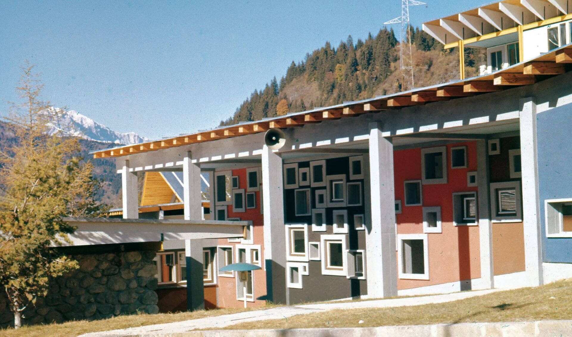 Villaggio Eni: l’Utopia Moderna Nascosta tra le Dolomiti